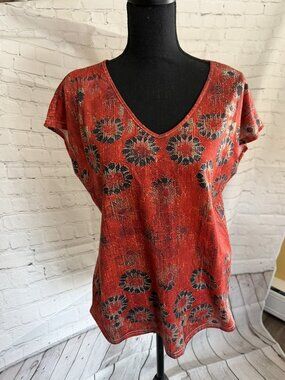 Red Medallion Abstract Print V-Neck Tee | Short Sleeve | Boho Casual